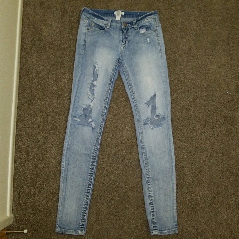 Ripped skinny jeans